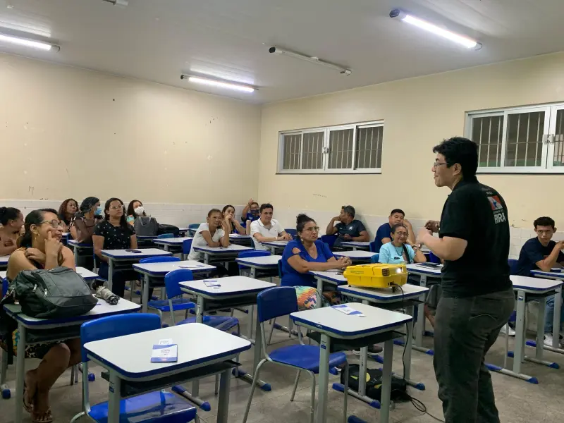 Ação envolveu professores e pais de alunos dos 8º e 9º anos do Ensino Fundamental