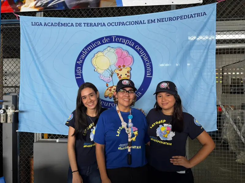 Thaiana Guimarães e equipe da Liga Acadêmica 