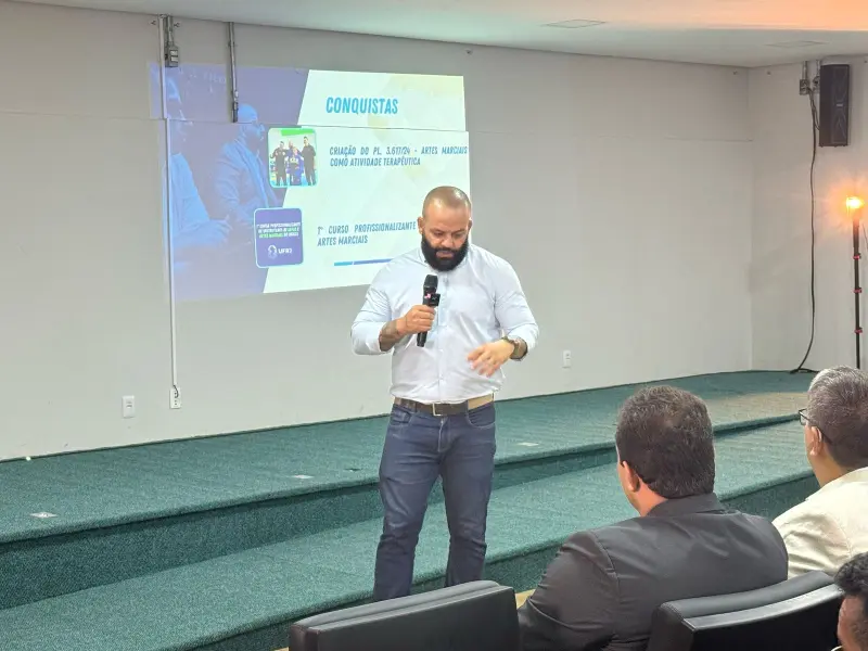 Presidente da Sidlutas ministrando o 1º Seminário, em Belém 