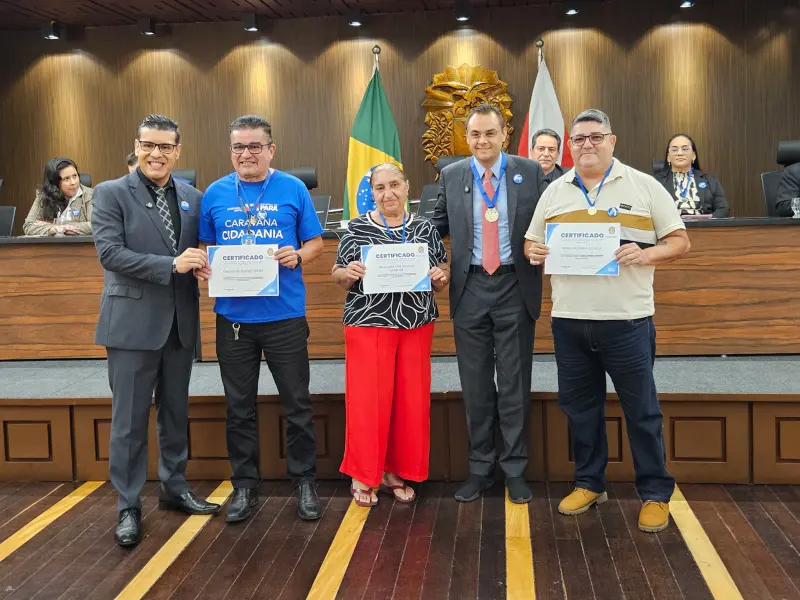 Servidores foram homenageados pelos serviços prestados à população