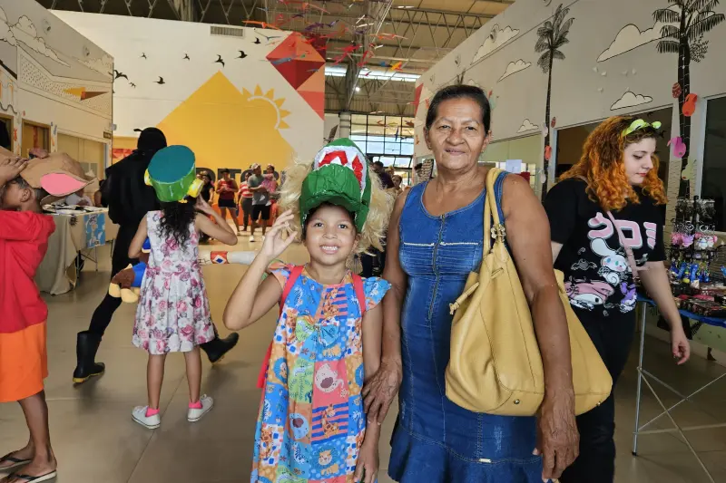 Maria Zuleide Almeida e a neta, Maria Helena Silva.