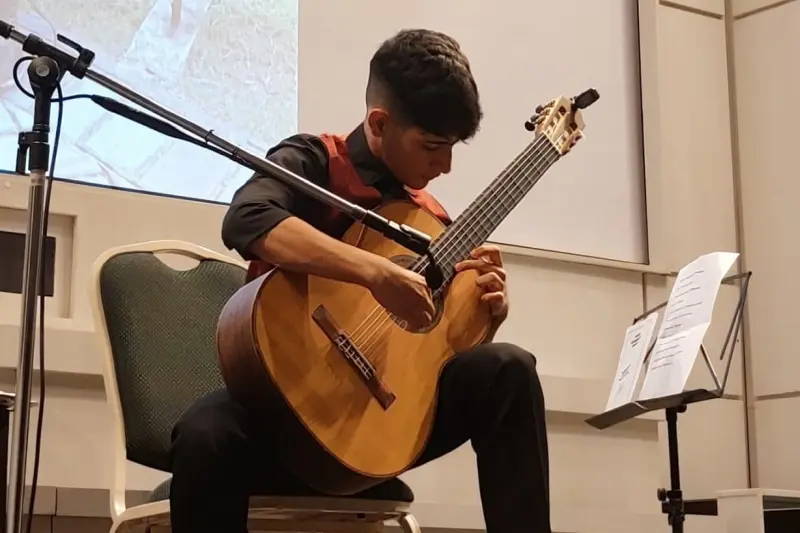 O jovem violonista José Cláudio (16) é o condidado especial da primeira apresentação de maio do Música nos Museus