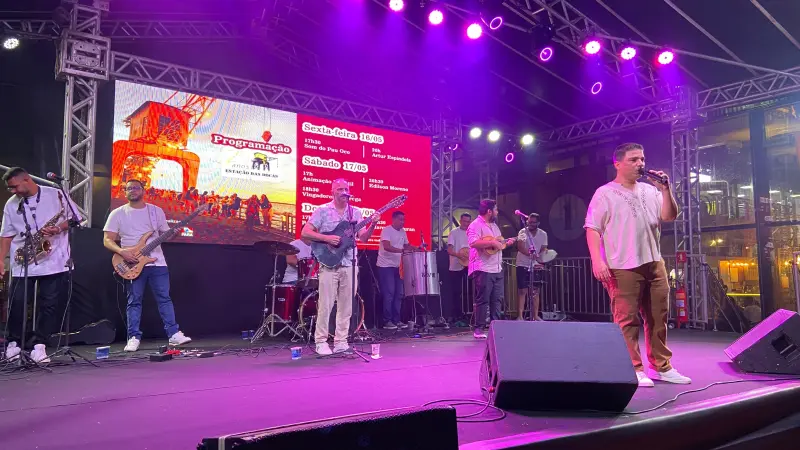 Arthur Espíndola colocou o público para cantar e dançar