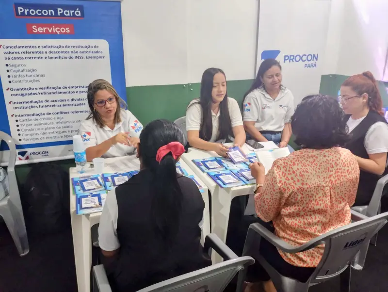 Procon atendeu ao público e distribuiu material informativo durante o evento