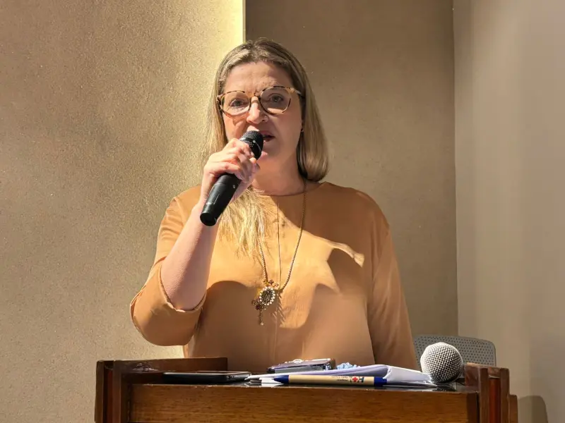 A superintendente técnica e assistencial do HOL, Dra. Cássia Watrin, também reforçou a importância do diálogo permanente entre as diferentes áreas da saúde, reafirmando o papel do Serviço Social como pilar essencial na busca por um atendimento mais humano, equitativo e inclusivo