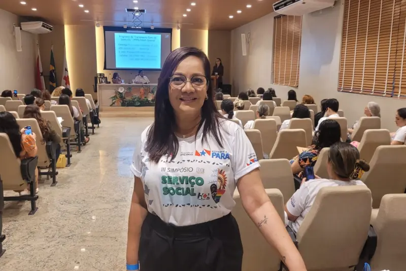 A assistente social Mônica Sosinho, também palestrante do evento, ressaltou a atuação da categoria como elo entre os pacientes e a equipe multiprofissional.