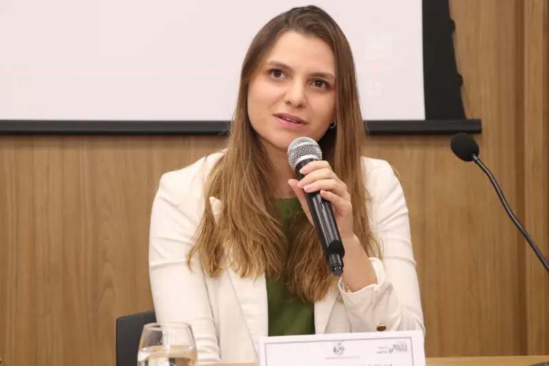 Diretora técnica da Sespa, Carla Figueredo, representando a secretária adjunta de Gestão de Políticas de Saúde da Sespa, Heloísa Guimarães