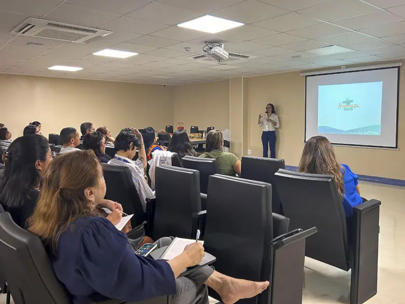 Analista de Humanização, socióloga Watuzi Rebelo, durante apresentação dos projetos de Humanização Hospitalar do PSRM