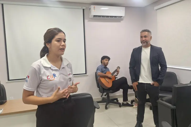 Luciana Maués, coordenadora Pedagógica do Cetea, destaca a importância da fé no cuidado integral aos usuários.