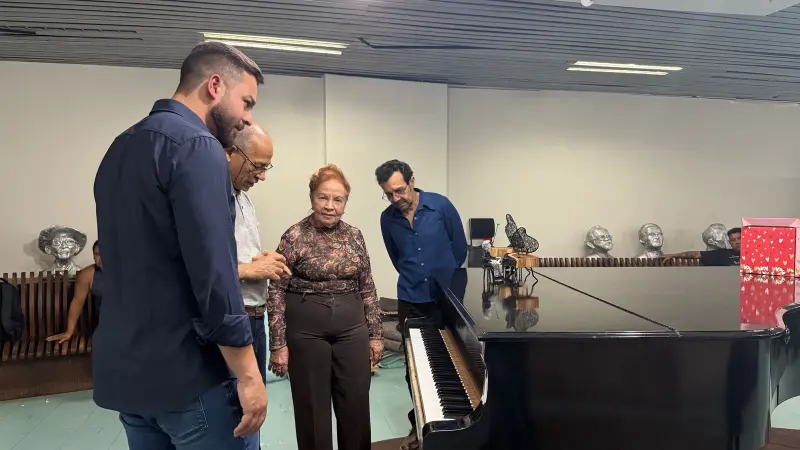 Professora Glória Caputo participou do momento histórico
