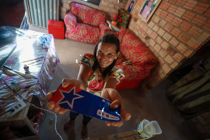Sua Casa: Dilva Avelino Ferreira, com o benefício, ajudou com as próprias mãos a construir sua casa <div class='credito_fotos'>Foto: Marcelo Lelis / Ag. Pará &nbsp;&nbsp;|&nbsp;&nbsp; <a href='/midias/2025/originais/20250606190827-GF00023890-F00410851.jpg' download><i class='fa-solid fa-download'></i> Download</a></div>