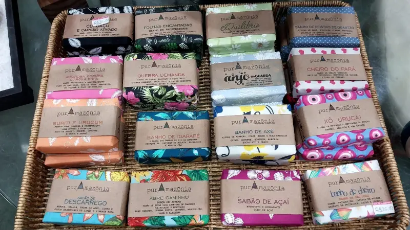 As  mais variadas ervas pode ser encontradas no formato de sabonetes 