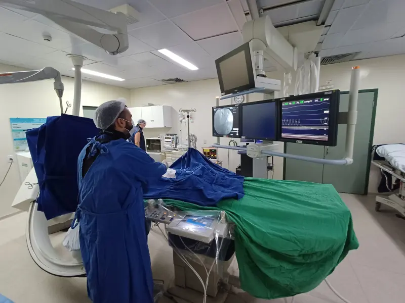 Médicos da unidade realizam cerca de cinco exames por dia