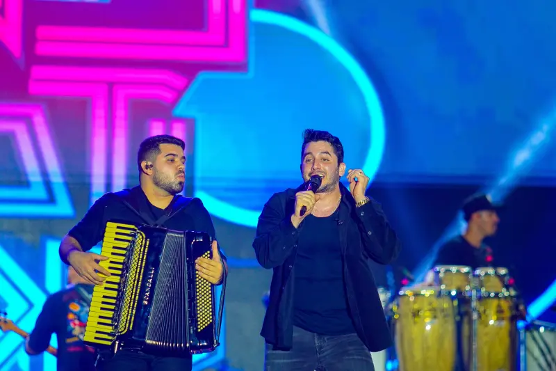 - Jonas esticado
- ⁠Quadrilha - Roceira Arrastapé
 <div class='credito_fotos'>Foto: Wellyngton Coelho / Ag.Pará &nbsp;&nbsp;|&nbsp;&nbsp; <a href='/midias/2025/originais/20250614234445-GF00023968-F00414346.jpg' download><i class='fa-solid fa-download'></i> Download</a></div>