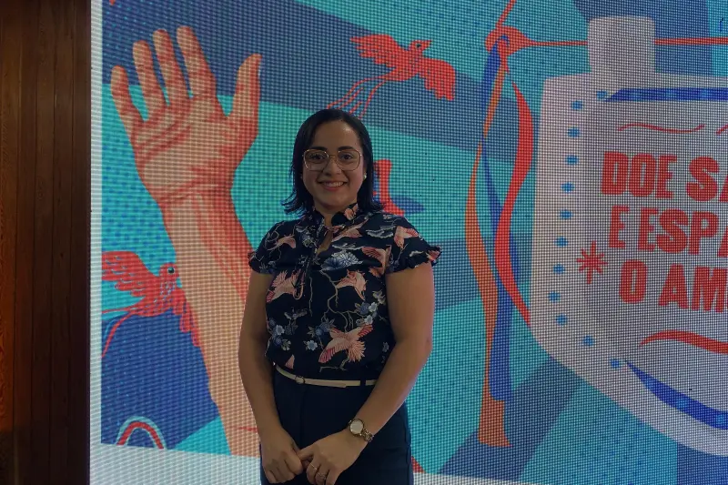 Aline Pardauil — Biomédica do Hospital Jean Bittar. "Trocar vivências fortalece a rede e ajuda a manter os estoques de sangue abastecidos."