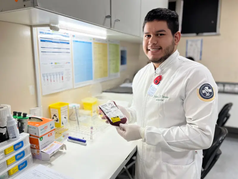 biomédico da agência transfusional, Matheus Bernardes.