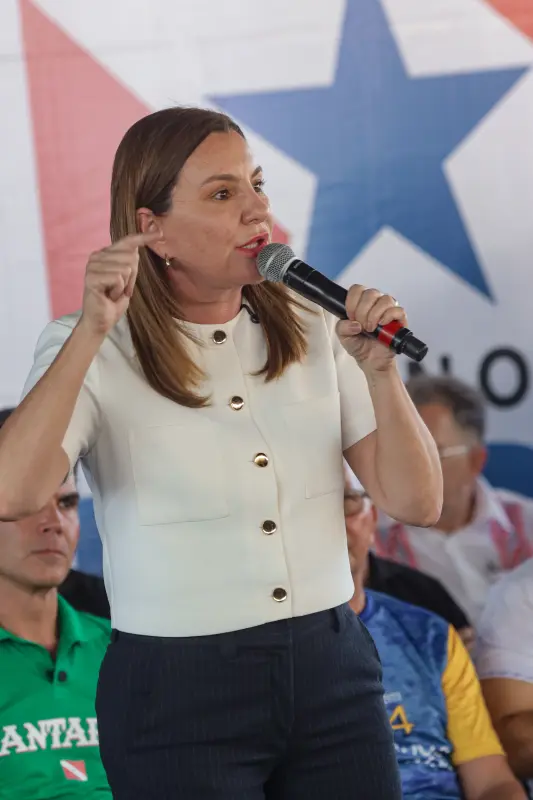 -Falas de autoridades
-Entrega de rádio comunicador pra agentes de transito
-Sua casa
-CNH pai degua <div class='credito_fotos'>Foto: Pedro Guerreiro / Ag. Pará &nbsp;&nbsp;|&nbsp;&nbsp; <a href='/midias/2025/originais/20250627143959-GF00024065-F00417964.jpg' download><i class='fa-solid fa-download'></i> Download</a></div>