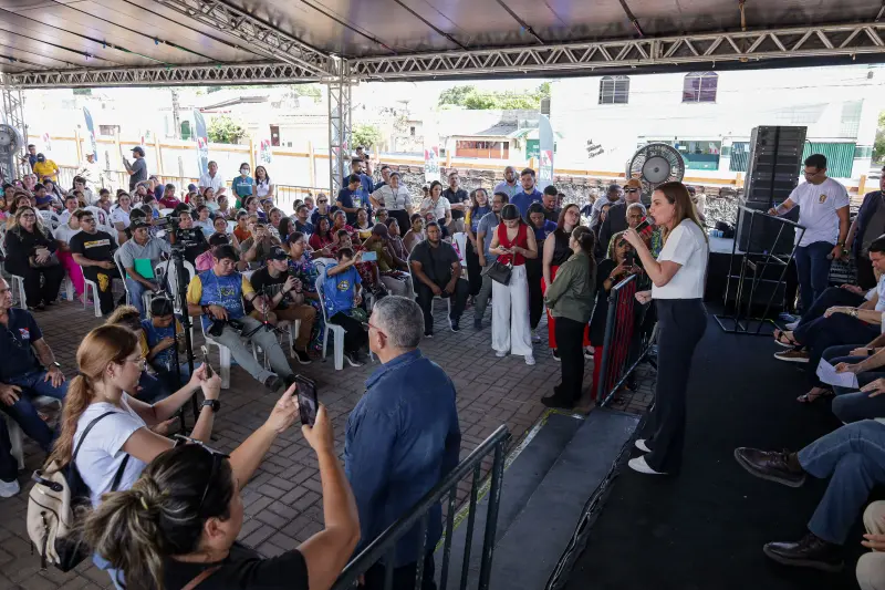 -Falas de autoridades
-Entrega de rádio comunicador pra agentes de transito
-Sua casa
-CNH pai degua <div class='credito_fotos'>Foto: Pedro Guerreiro / Ag. Pará &nbsp;&nbsp;|&nbsp;&nbsp; <a href='/midias/2025/originais/20250627144007-GF00024065-F00417968.jpg' download><i class='fa-solid fa-download'></i> Download</a></div>