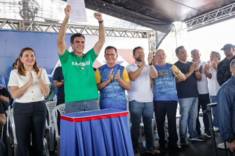 -Falas de autoridades
-Entrega de rádio comunicador pra agentes de transito
-Sua casa
-CNH pai degua <div class='credito_fotos'>Foto: Pedro Guerreiro / Ag. Pará &nbsp;&nbsp;|&nbsp;&nbsp; <a href='/midias/2025/originais/20250627144026-GF00024065-F00417977.jpg' download><i class='fa-solid fa-download'></i> Download</a></div>