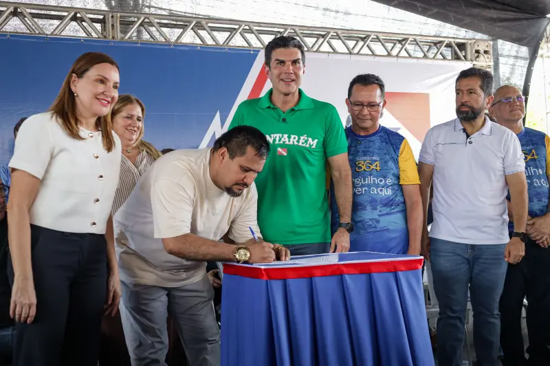 -Falas de autoridades
-Entrega de rádio comunicador pra agentes de transito
-Sua casa
-CNH pai degua <div class='credito_fotos'>Foto: Pedro Guerreiro / Ag. Pará &nbsp;&nbsp;|&nbsp;&nbsp; <a href='/midias/2025/originais/20250627144035-GF00024065-F00417982.jpg' download><i class='fa-solid fa-download'></i> Download</a></div>