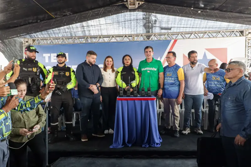 -Falas de autoridades
-Entrega de rádio comunicador pra agentes de transito
-Sua casa
-CNH pai degua <div class='credito_fotos'>Foto: Pedro Guerreiro / Ag. Pará &nbsp;&nbsp;|&nbsp;&nbsp; <a href='/midias/2025/originais/20250627144236-GF00024065-F00418006.jpg' download><i class='fa-solid fa-download'></i> Download</a></div>