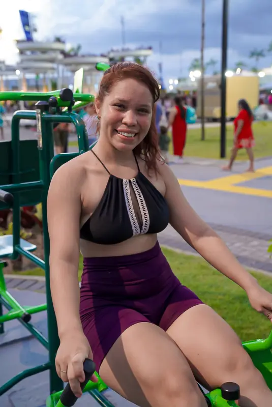 Luana Oliveira, 27 anos. Universitária
(Academia ao ar livre) <div class='credito_fotos'>Foto: Bruno Cecim / Ag.Pará &nbsp;&nbsp;|&nbsp;&nbsp; <a href='/midias/2025/originais/20250628193610-GF00024080-F00418474.jpg' download><i class='fa-solid fa-download'></i> Download</a></div>