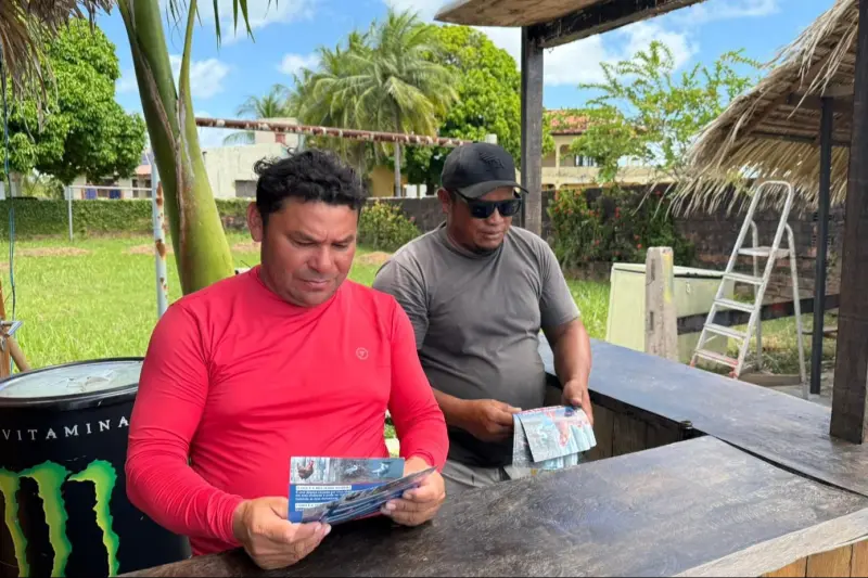 Em Salinópolis, veranistas recebem material informativo sobre a gripe aviária,