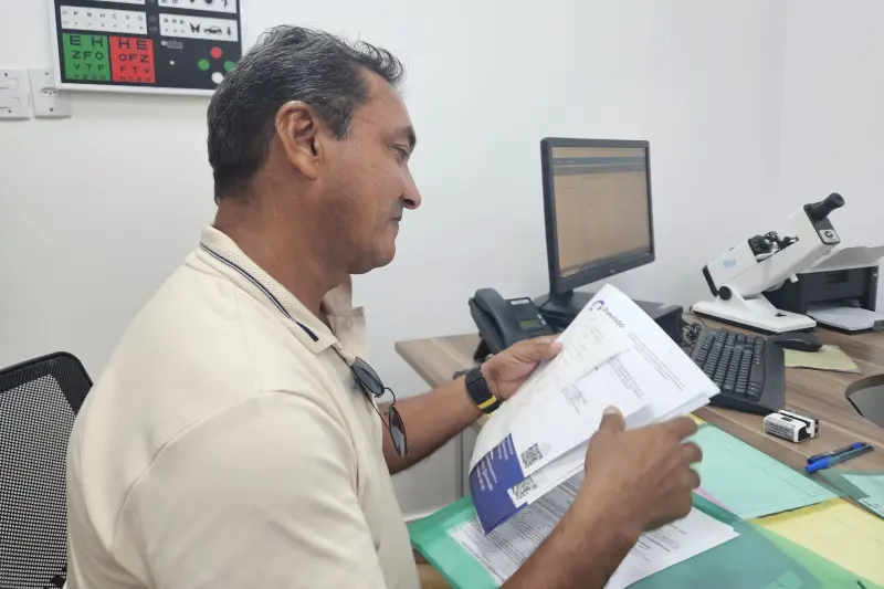 Ivan Oliveira realiza acompanhamento oftalmológico no CIIR após diagnóstico de neurite óptica idiopática