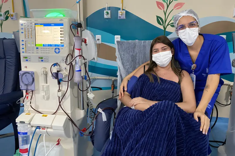 A usuária Débora Carolina, 23 anos, que realiza tratamento no Centro de Hemodiálise do HGT, comentou sobre a importância da iniciativa para quem passa várias horas em sessão.