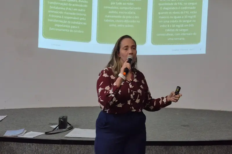 Para a enfermeira Nayara Matias, da Fiocruz, os profissionais de saúde precisam falar mais sobre as doenças detectadas no teste do pezinho