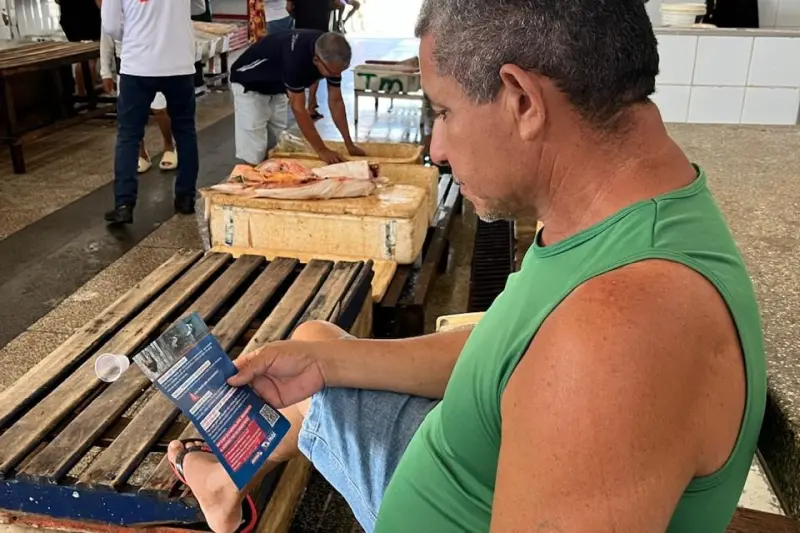 Coemrciantes do mercado de peixes de Pirabas forma orientados