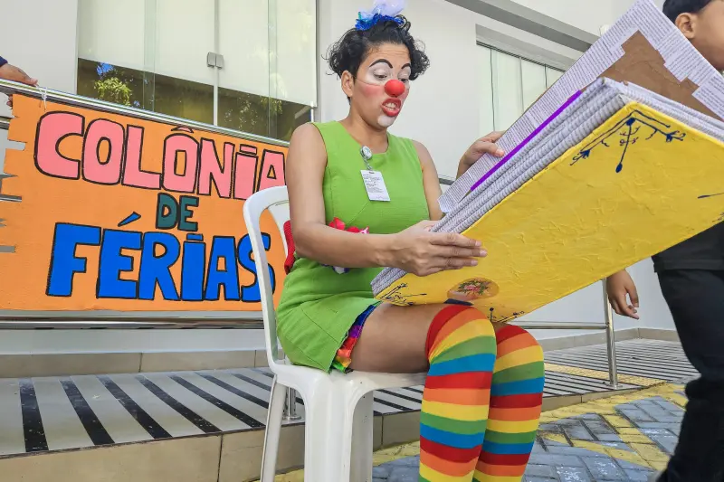 Nanna Chorona encantou os pequenos com a magia da leitura, contando histórias que despertam a imaginação e o carinho de cada criança.