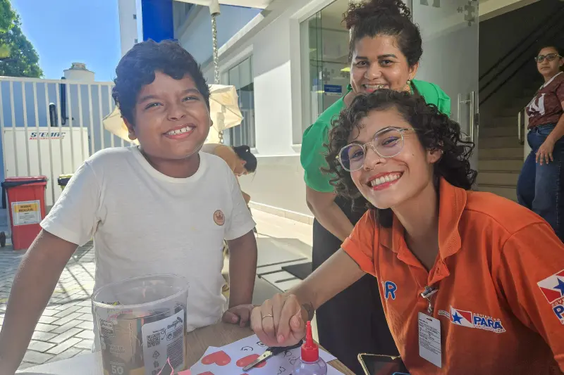 Familiares acompanharam de perto a participação dos pequenos, reforçando vínculos afetivos e celebrando cada conquista com atenção e carinho.