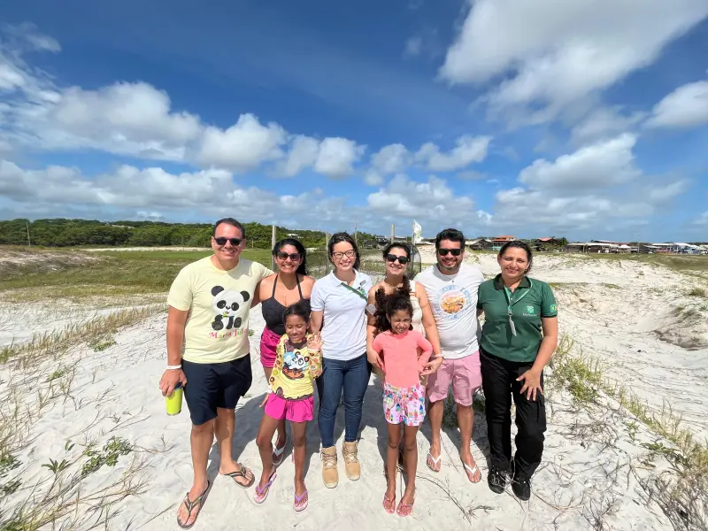 Famílias têm levado crianças para conhecerem de perto as etapas do ciclo reprodutivo das tartarugas marinhas
