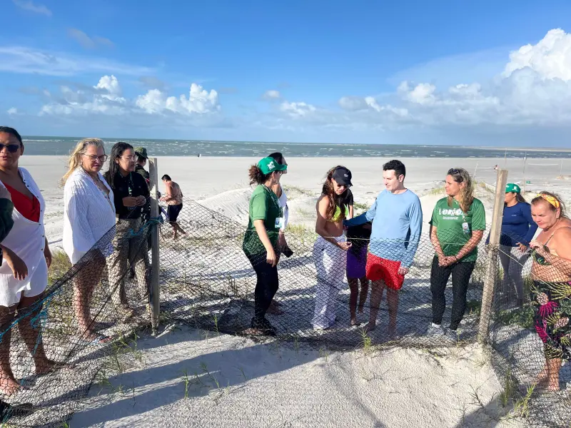  Neste domingo (13), o ministro das Cidades, Jader Filho, esteve familiares na Ponta, na Praia do Atalaia, em Salinas