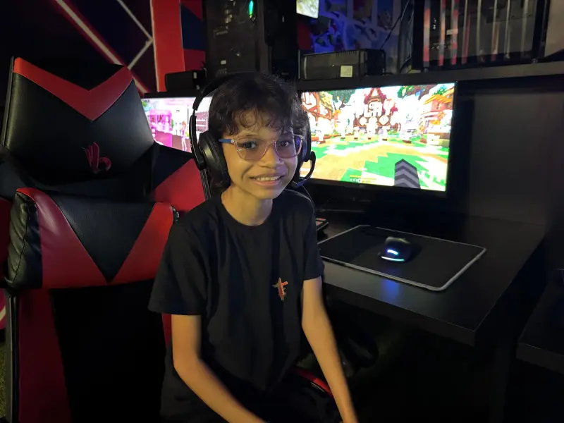 A estudante Kimberly dos Santos mostrou a sua felicidade de estar entre os amigos na Colônia de Férias 