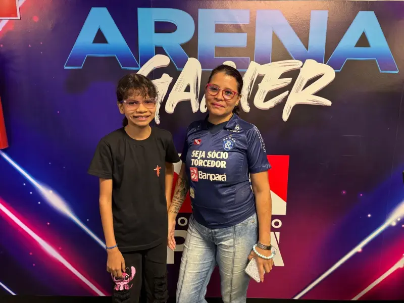 A autônoma Tatiane Marques, se divertiu na Arena Gamer, junto com a fillha