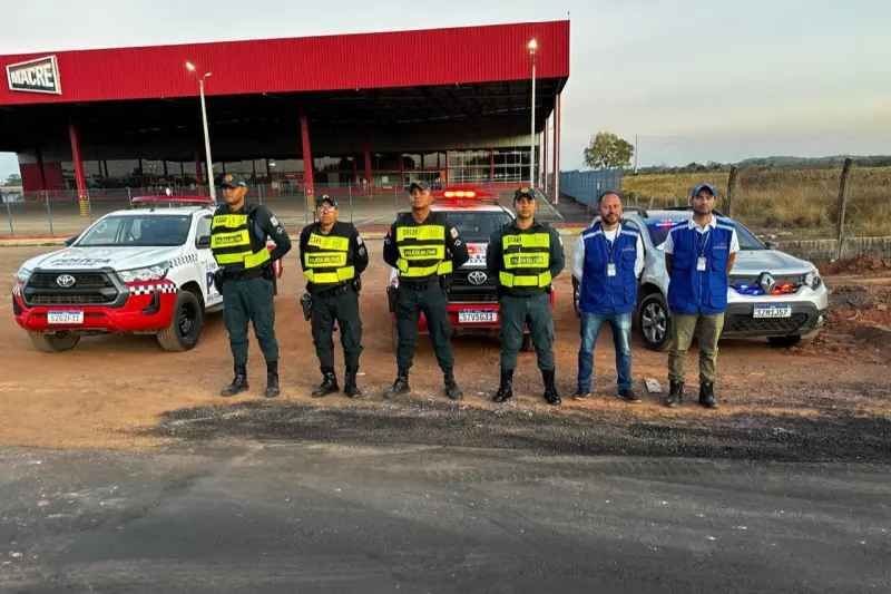 Polícia Militar em operação conjunta com a Artran