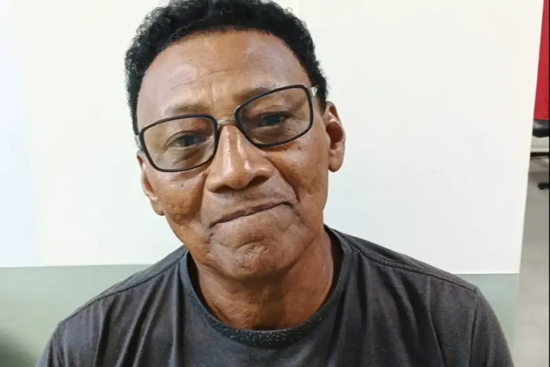 Paciente João Henrique feliz com o resultado