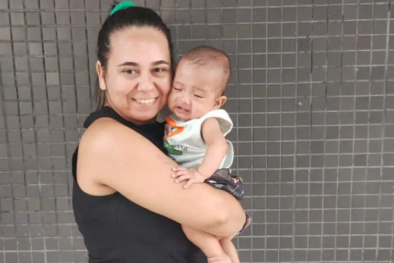 Jéssica Cristina e seu filho Henrique