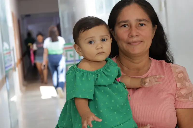 Josivalda Batista, pescadora e sua filha Ayla <div class='credito_fotos'>Foto: Pedro Guerreiro / Ag. Pará &nbsp;&nbsp;|&nbsp;&nbsp; <a href='/midias/2025/originais/20250722173207-GF00024270-F00424882.jpg' download><i class='fa-solid fa-download'></i> Download</a></div>