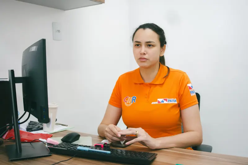 A nutricionista Luana Oliveira, do CIIR, reforça que frutas e hortaliças com alto teor de água ajudam a manter os idosos hidratados e saudáveis.