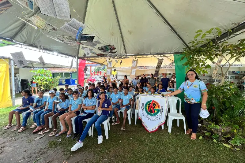 Com alunos da escola quilombola , em mosqueiro