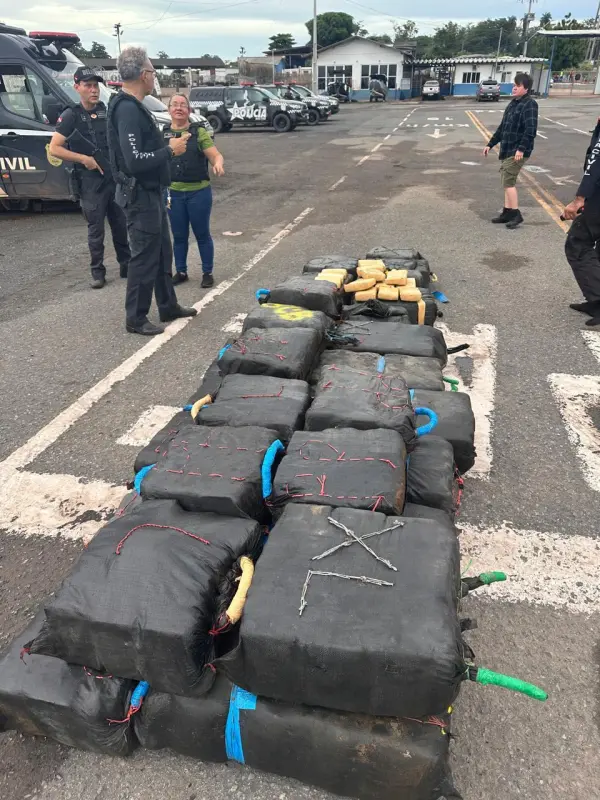 Apreensão de drogas durante a operação "Fake Ferry"