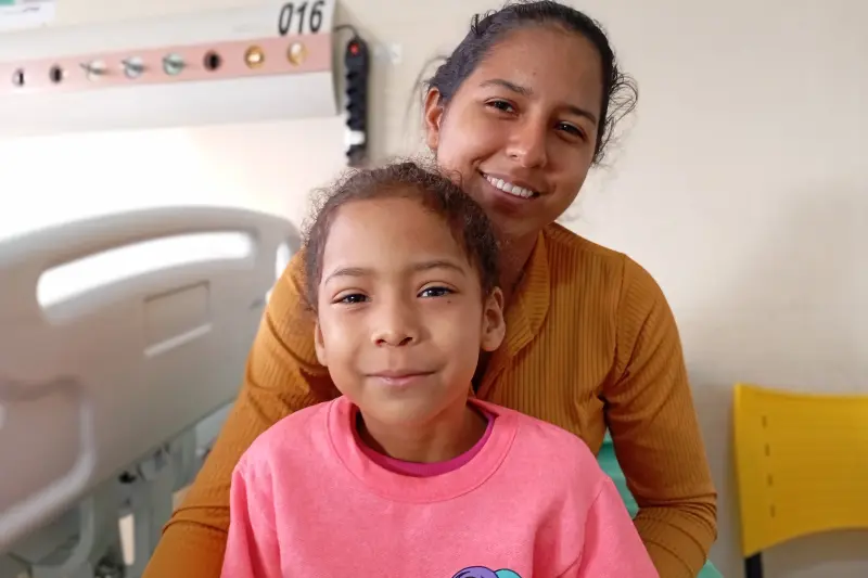 Mariana Sophya, 6 anos, está entre as 10 crianças operadas na garganta e nariz pelo HRPT