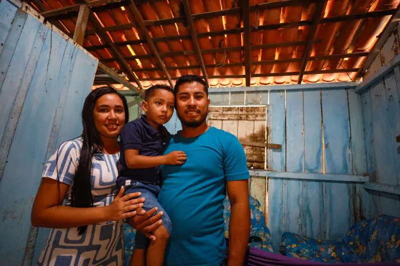 Joao Reis de Sousa, Sara Damily Oliveira de Sousa e o filho, Valentyn Emanuel Oliveira de Sousa <div class='credito_fotos'>Foto: Marcelo Lelis / Ag. Pará &nbsp;&nbsp;|&nbsp;&nbsp; <a href='/midias/2025/originais/20250808104452-GF00024409-F00428595.jpg' download><i class='fa-solid fa-download'></i> Download</a></div>
