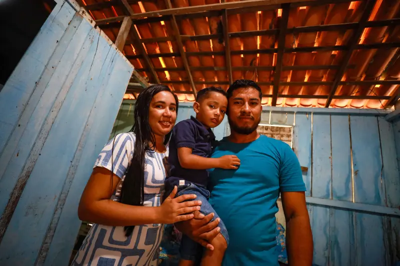 Joao Reis de Sousa, Sara Damily Oliveira de Sousa e o filho, Valentyn Emanuel Oliveira de Sousa <div class='credito_fotos'>Foto: Marcelo Lelis / Ag. Pará &nbsp;&nbsp;|&nbsp;&nbsp; <a href='/midias/2025/originais/20250808104454-GF00024409-F00428596.jpg' download><i class='fa-solid fa-download'></i> Download</a></div>