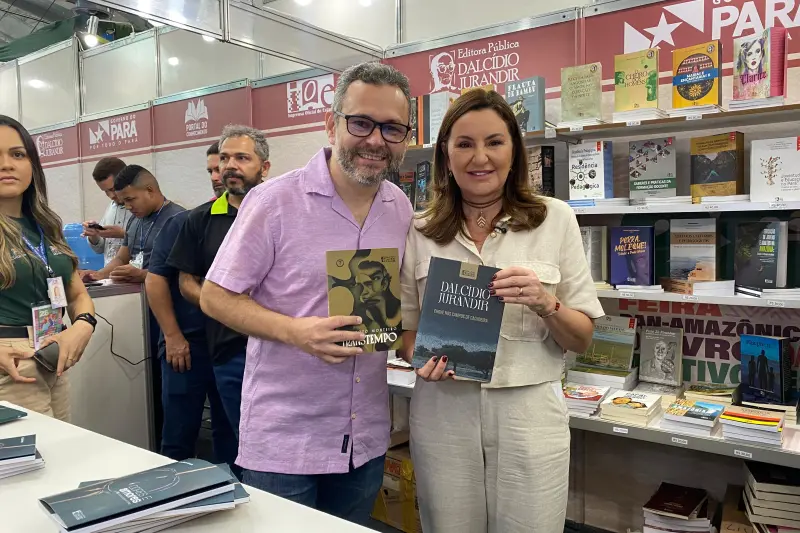 O presidente da IOE, Jorge Panzera, entregou à vice-governadora os livros Transtempo, de Benedicto Monteiro, e Chove nos Campos de Cachoeira, de Dalcídio Jurandir.