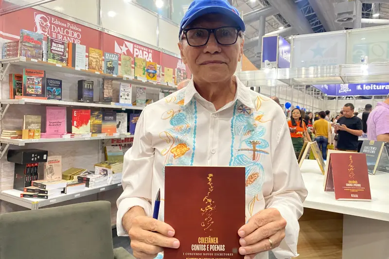 O autor lançou a obra Contos e Poemas no estande da IOE.