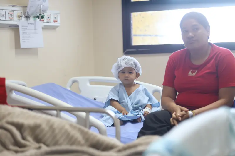 Arlinda Rocha de Santana e Arielle Raques Rocha de Oliveira (criança)